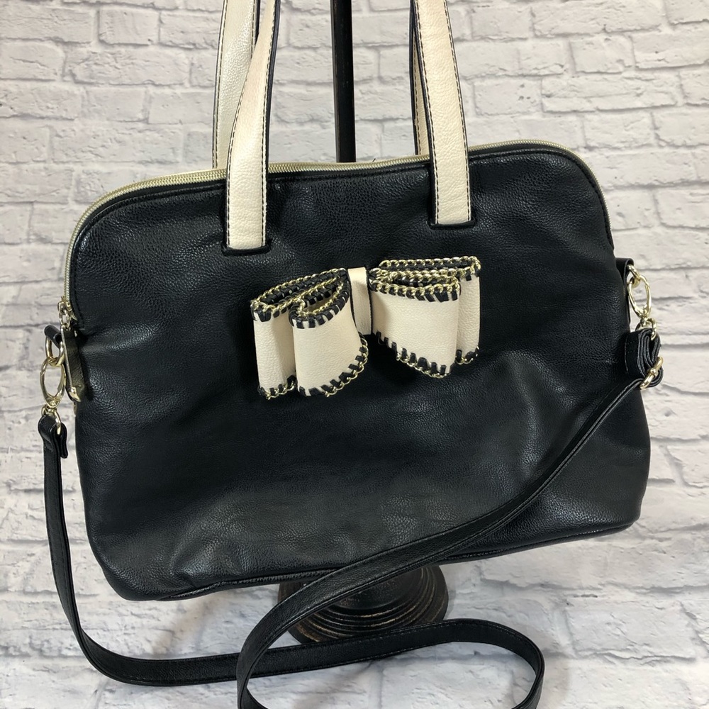 Betsey Johnson shoulder Crossbody Bag..Creme Black with Bow accent